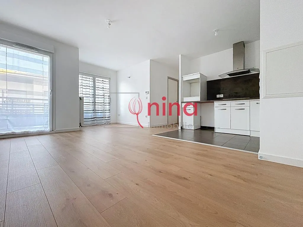 Elutuba - 2-Bedroom Flat with Balcony in Nice