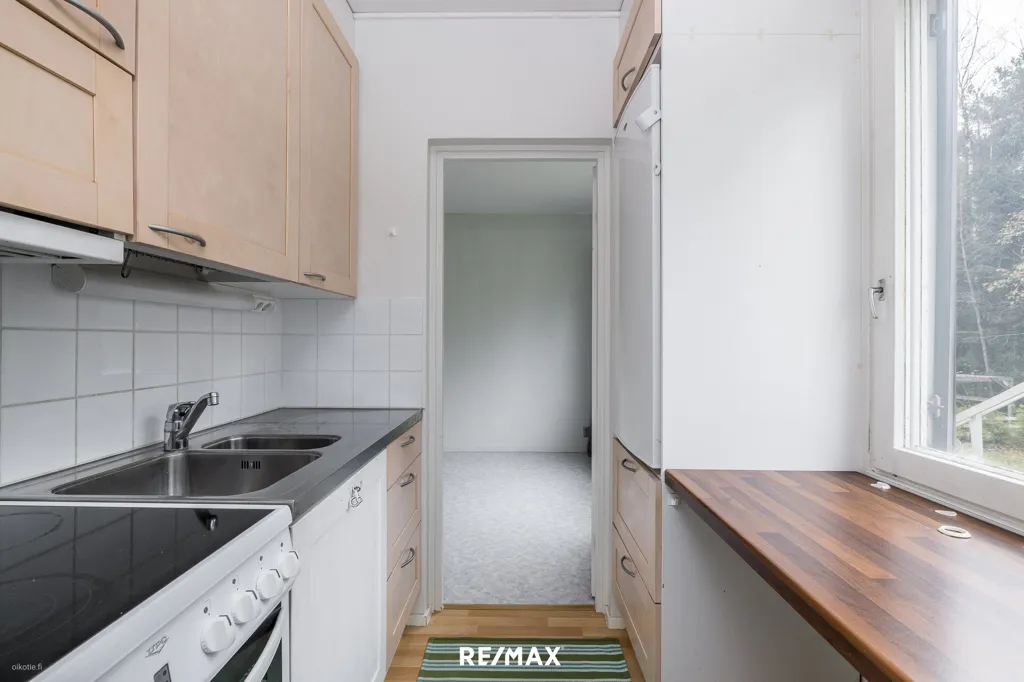 Cuisine - Bright Two-Bedroom Flat with Garden View in Kirkkonummi