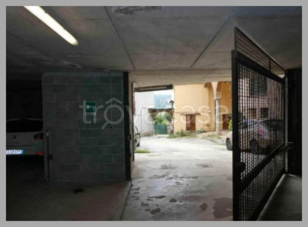 Garaaž - Auctioned Apartment with Terrace in Olgiate Molgora