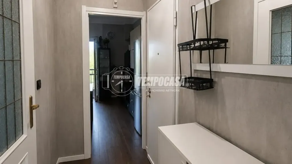 Esik - Rustic 2-Bedroom Apartment with Balcony in Turin