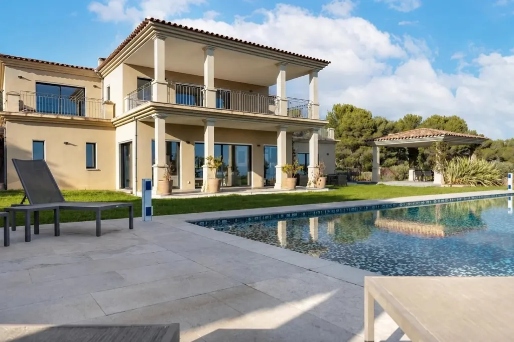 Piscine - Villa avec Vue Panoramique à Roquefort-les-Pins