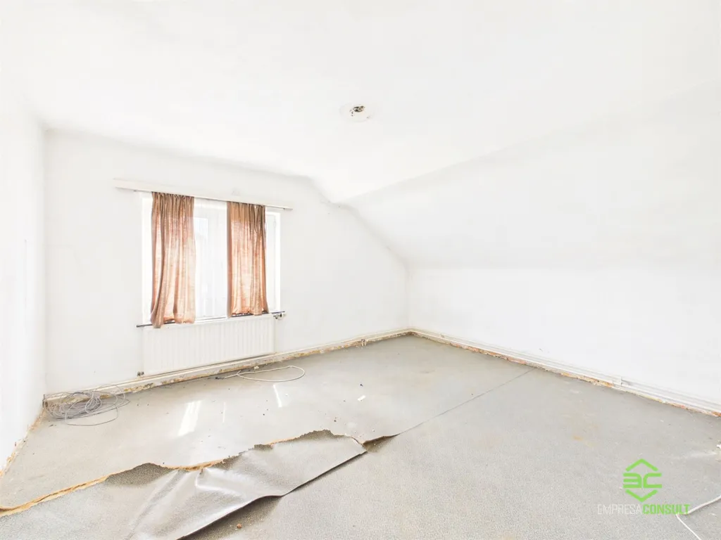 Rooms - Renovatable House with Large Plot in Sint-Truiden