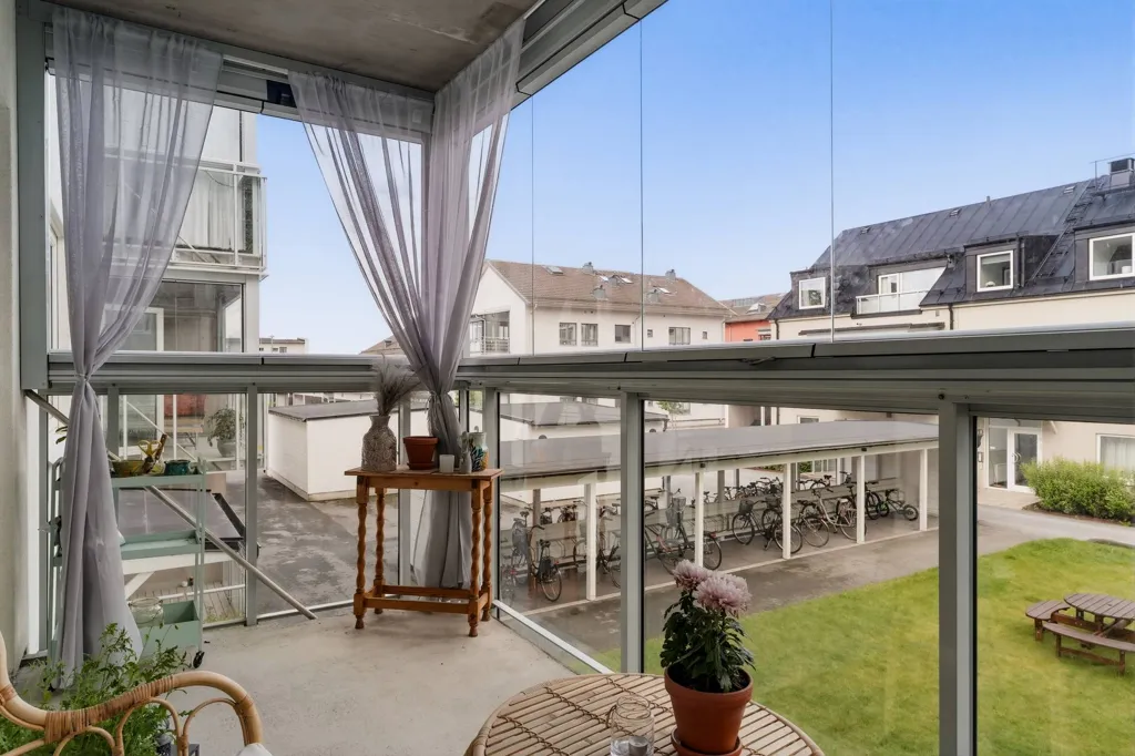 Rõdu - Modern Flat with Balcony in Brandholmen