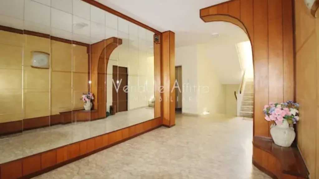 Entrée - Modern Apartment with Balcony in Central Vasto
