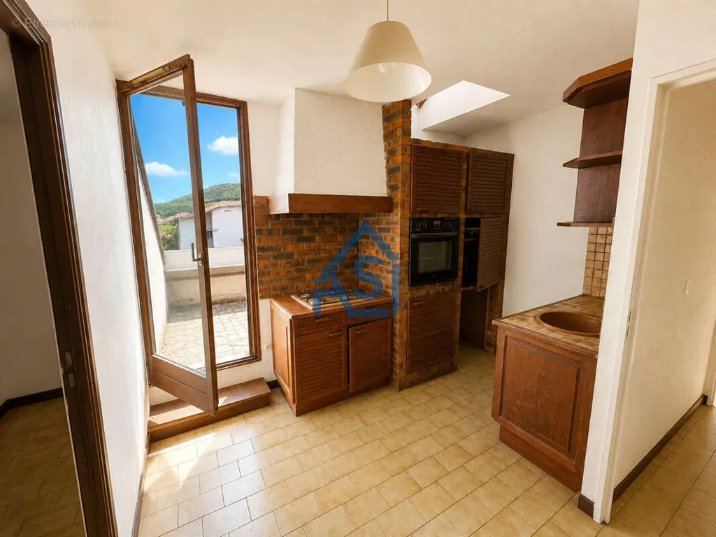 Cuisine - Appartement T5 en Triplex avec Terrasses et Parking Privatif