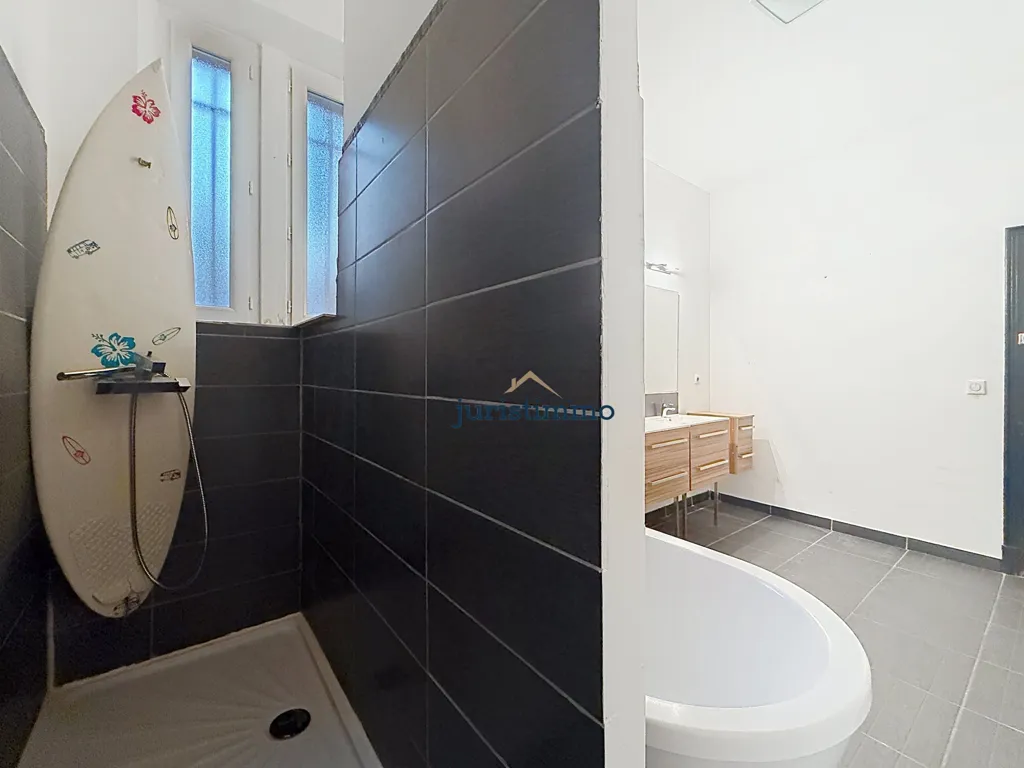 Vannitoad - Haussmannian Apartment with Covered Terrace in Orange