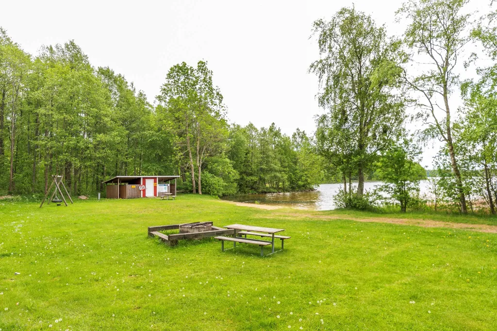 Garden - Cottage with Private Boat Dock in Olarp
