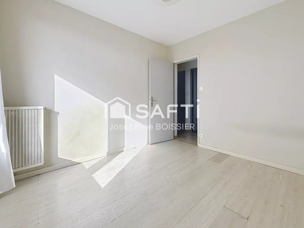Pièces - Appartement Traversant avec Balcon à Le Pontet