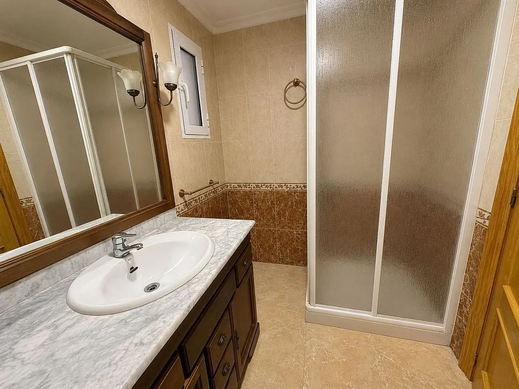 Salles de bain - Apartment with Balcony in María Cristina
