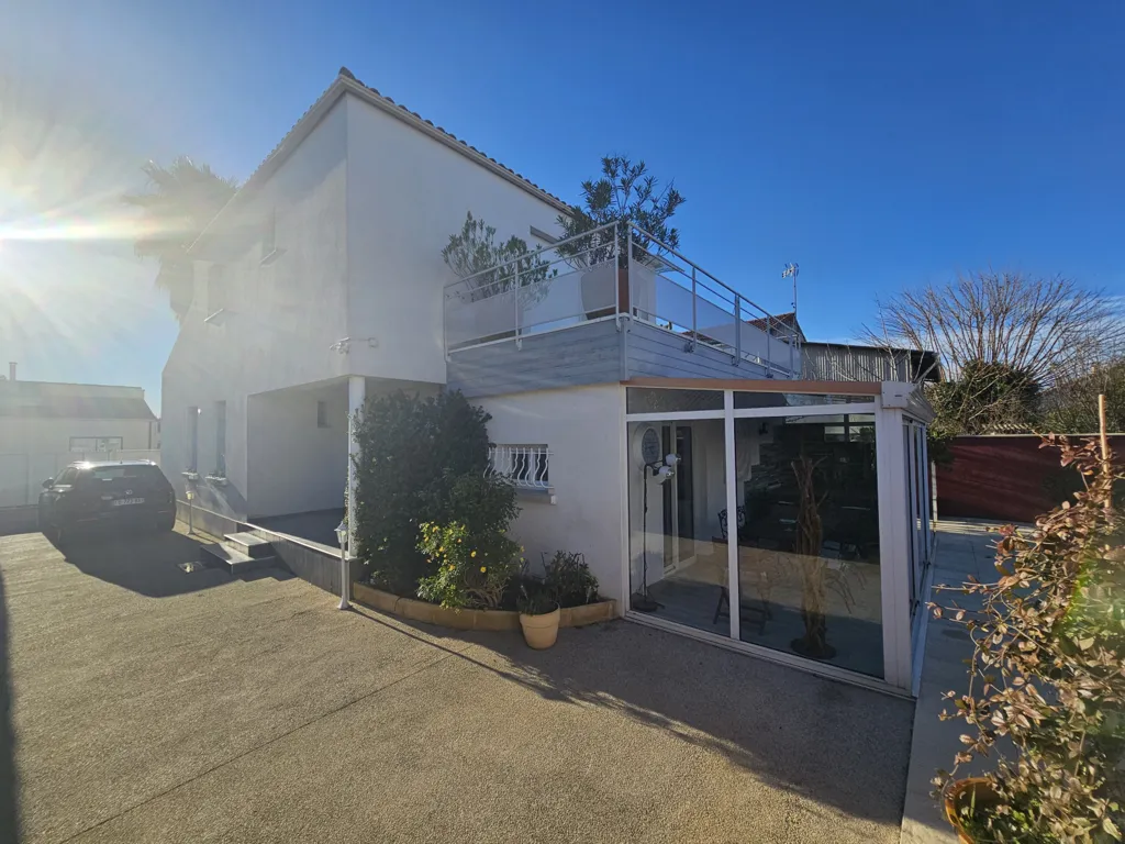 Välivaade - Split-Level House with Pool in Lunel