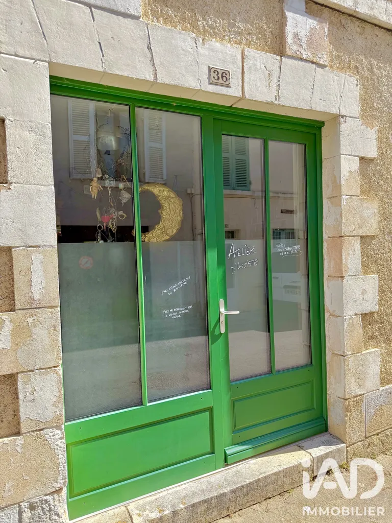 Esterno - Artistic Townhouse with Courtyard in Saint-Savin