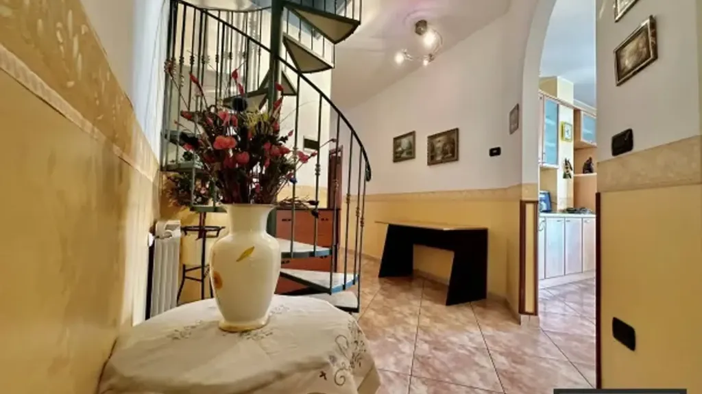Esik - Terraced House with Office Space in Canicattì
