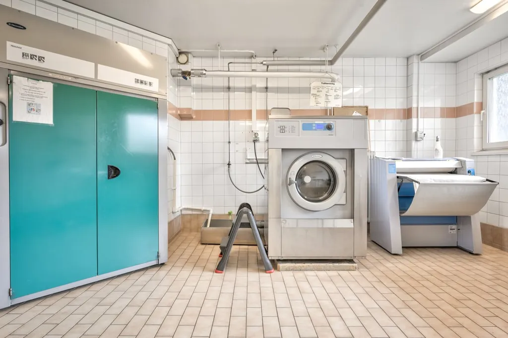 Buanderie - Modernised Flat with Glass Balcony in Central Location