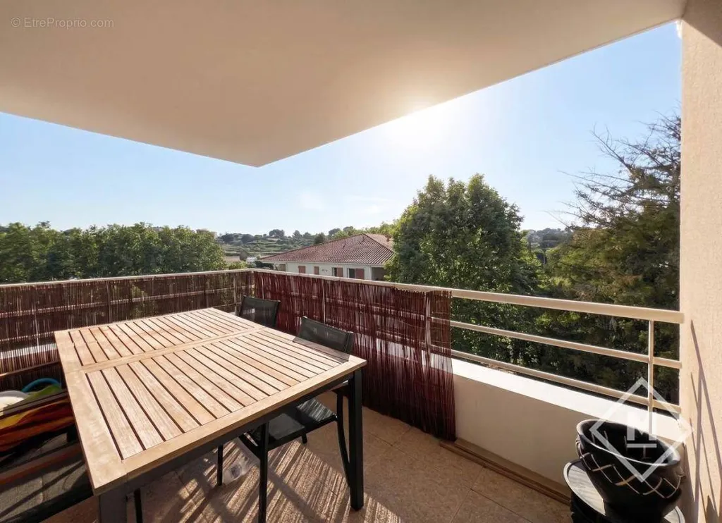 Balcon - Appartement 3 Pièces avec Terrasse à Marseille