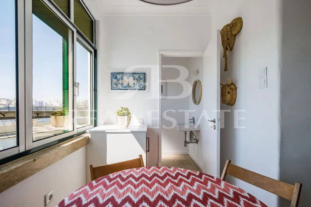 Dining Room - Renovated Apartment with River View in Restelo