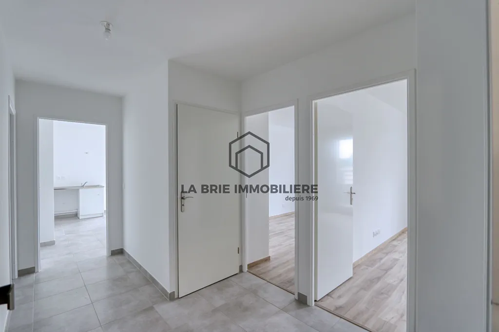 Hallway - Flat with Extensive Terraces in Emerainville