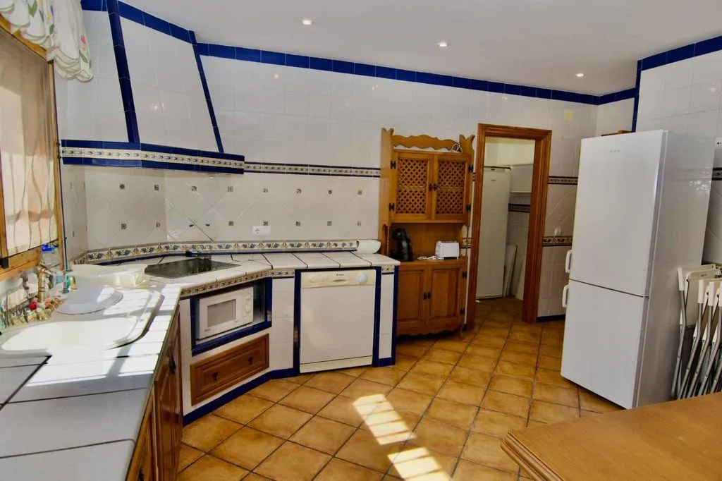 Cuisine - Luxury Villa with Sea View in Málaga