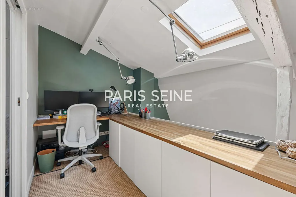 Studio - Duplex with Cathedral Ceiling in Paris VII