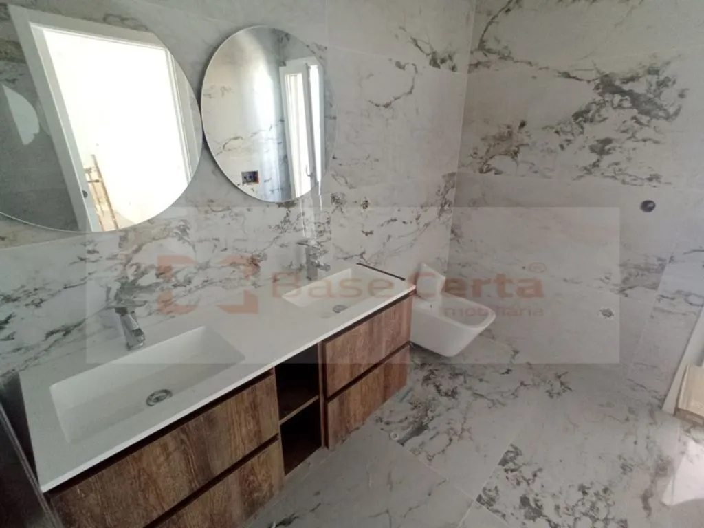 Vannitoad - Luxury House with Modern Architecture in Seixal