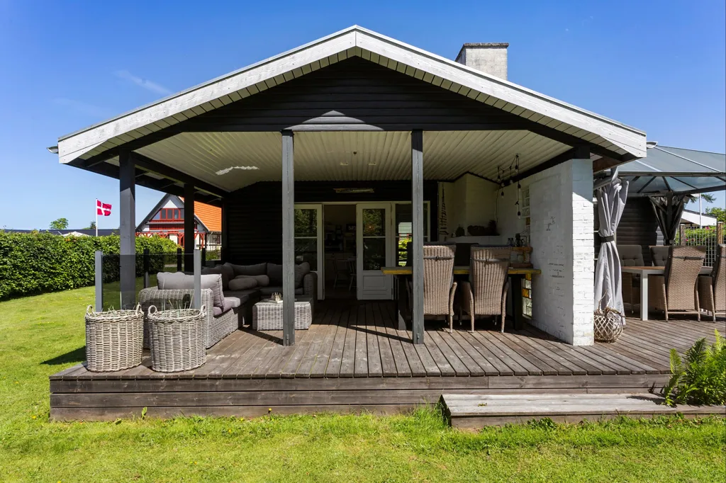 Terrasse - Summerhouse with Garden in Bogense