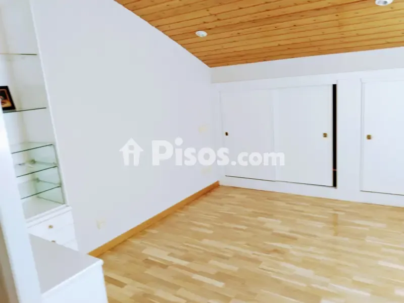 Chambres - Duplex with Balcony and Garage in Calle Lodum