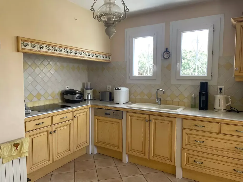 Cuisine - Villa avec Piscine et Jardin à Uzès