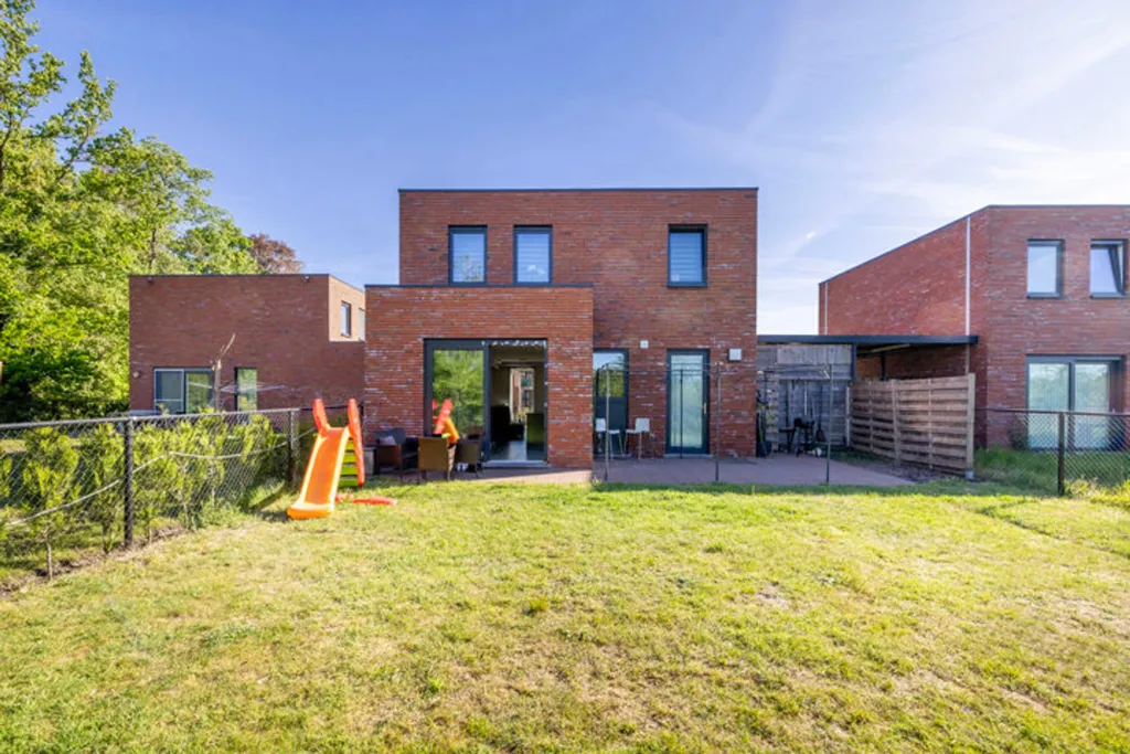 Jardin - Maison Moderne avec Espace Vert à Balen
