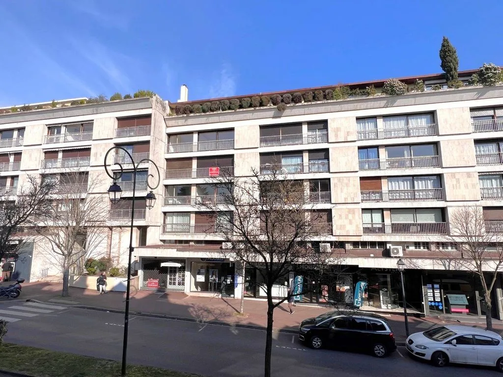 Välivaade - Luxury Apartment with Parking in Garches