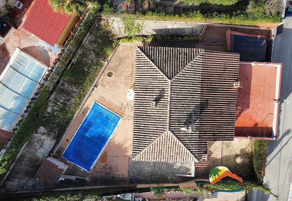 Vista aerea - Chalet with Pool and Terrace in Aiguaviva Parc