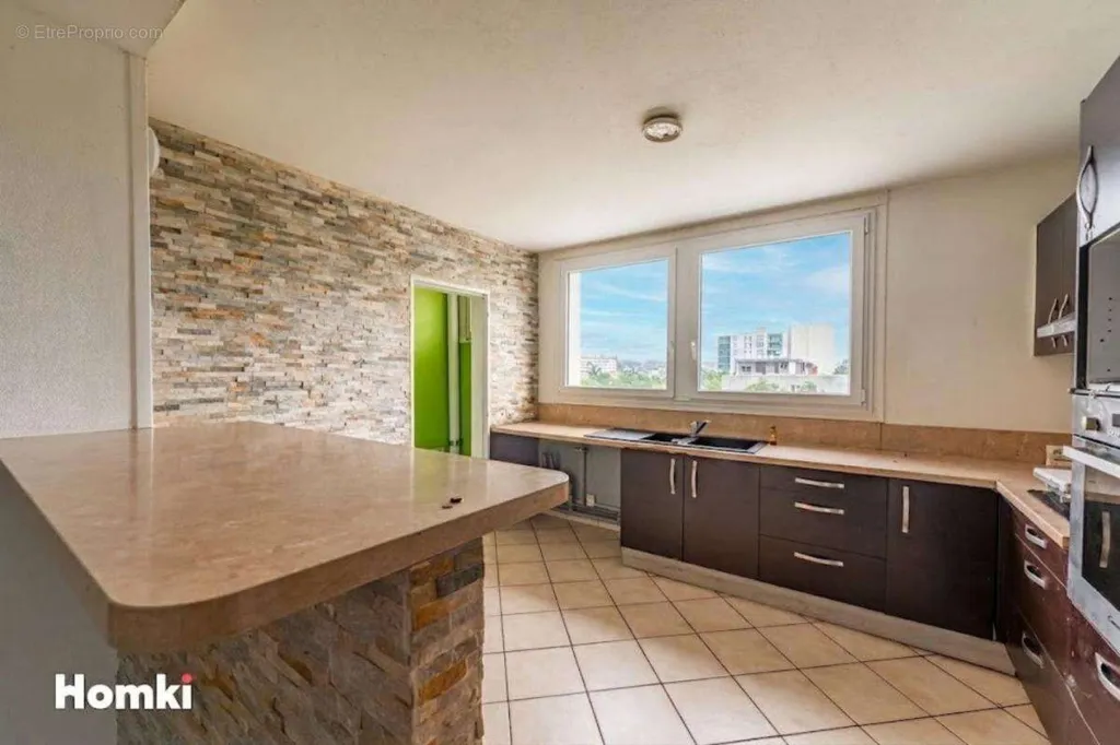 Cuisine - Appartement T5 avec Balcon à Oullins