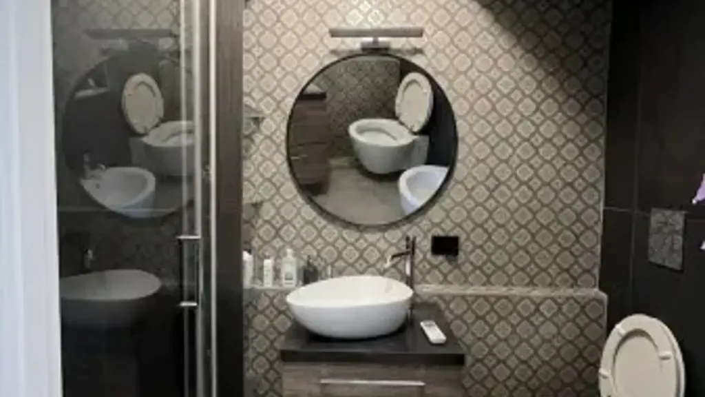 Salles de bain - Central Bilocale with Metro Access in Naples