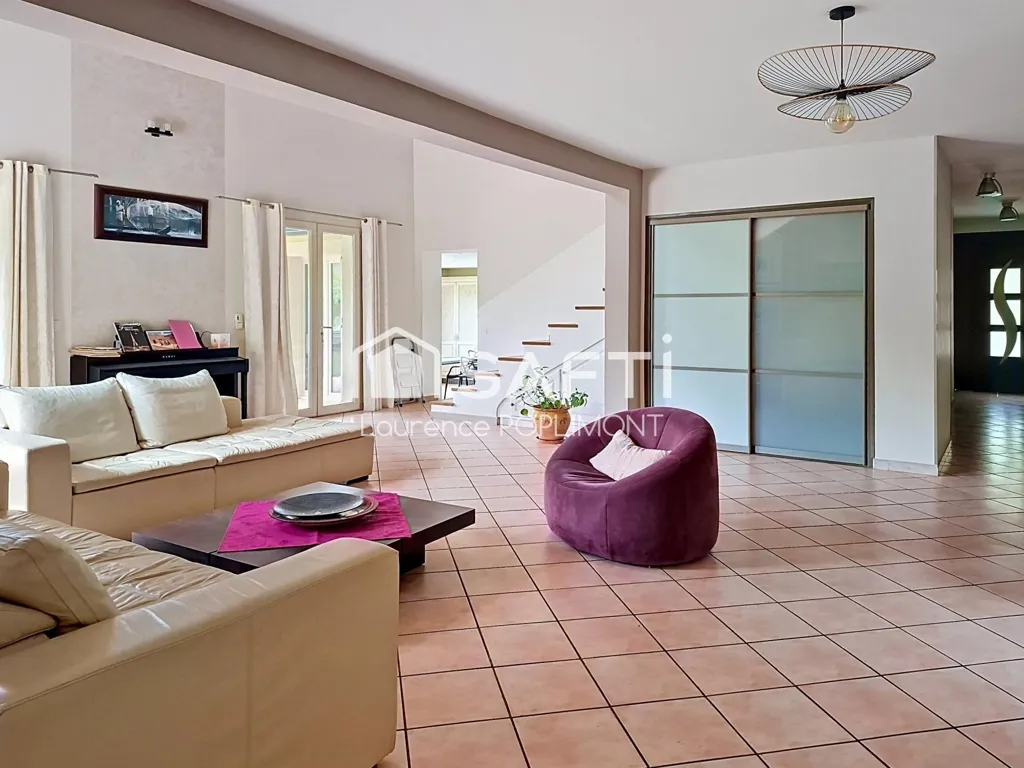 Living Room - Family Villa with Pool in Brignoles