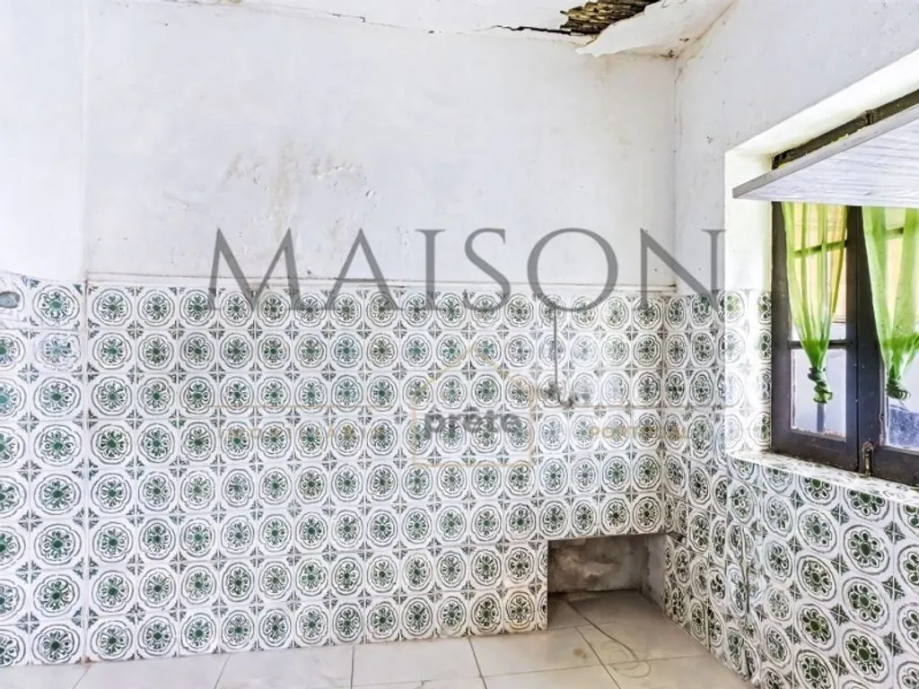 Salles de bain - Historic House with Commercial Space in Penafiel