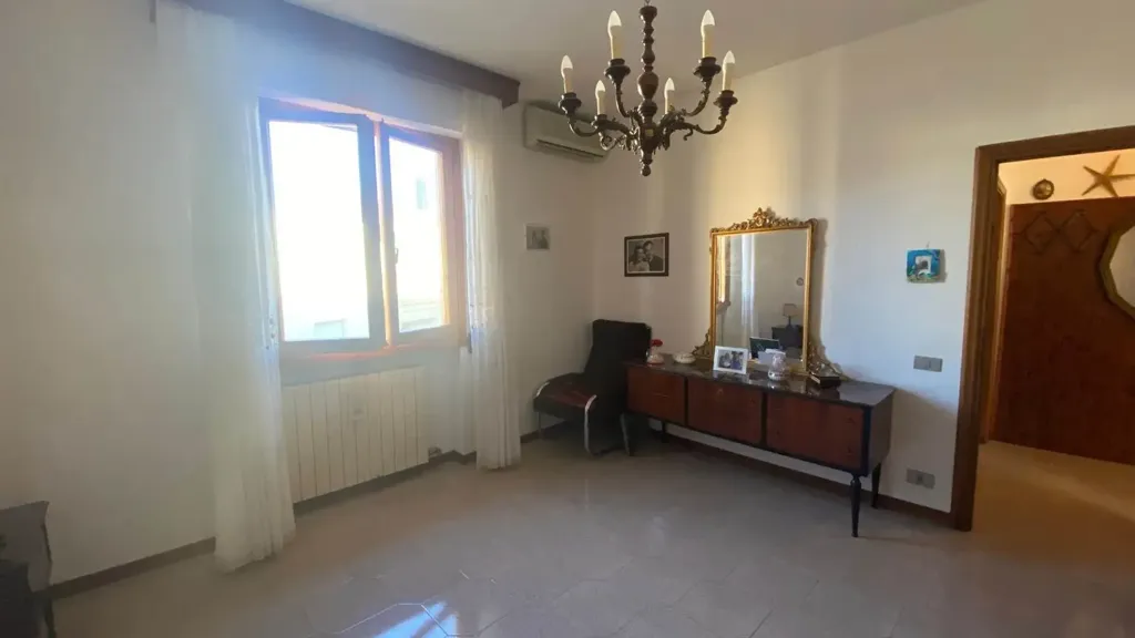 Bureau - Trilocale with Terraces in Gambassi Terme