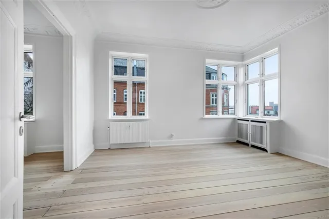 Séjour - 5-Room Apartment with Shared Garden in Central Location