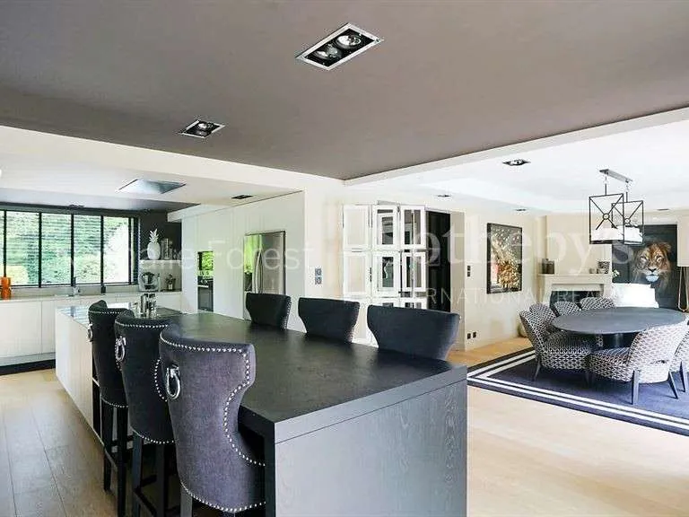 Maison Luxueuse avec Piscine à Bondues