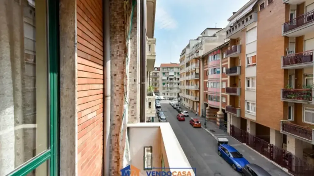 Balcony - Twin-Storey Apartment with Balcony in Turin