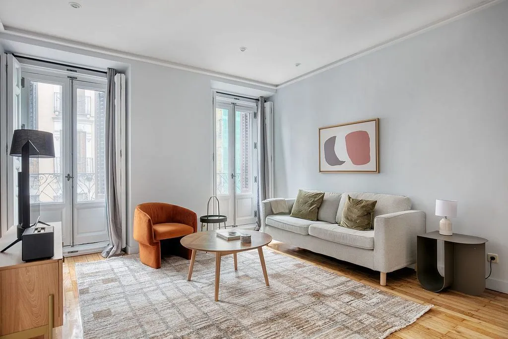 Living Room - Furnished Flat with Balcony in Madrid Centre