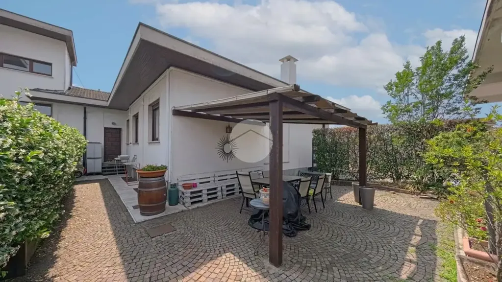 Terrass - Semi-detached Villa with Private Garden in Gallarate