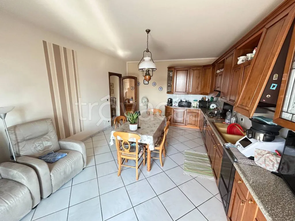 Cuisine - Bifamiliar Villa with Commercial Space in Fossano