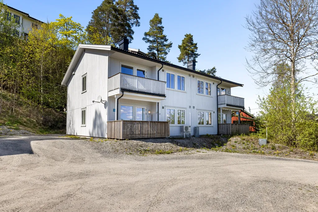 Välivaade - Well-Maintained 3-Bed Flat with Garage in Family-Friendly Area