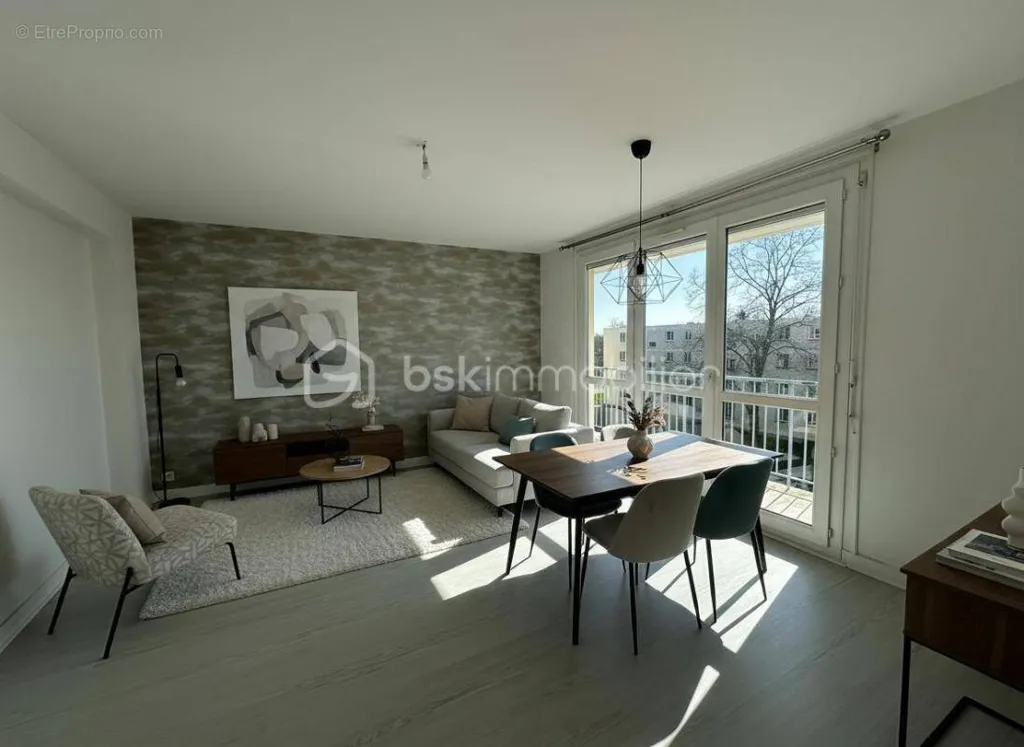 Salle à manger - Appartement Rénové avec Balcon à Dernier Étage