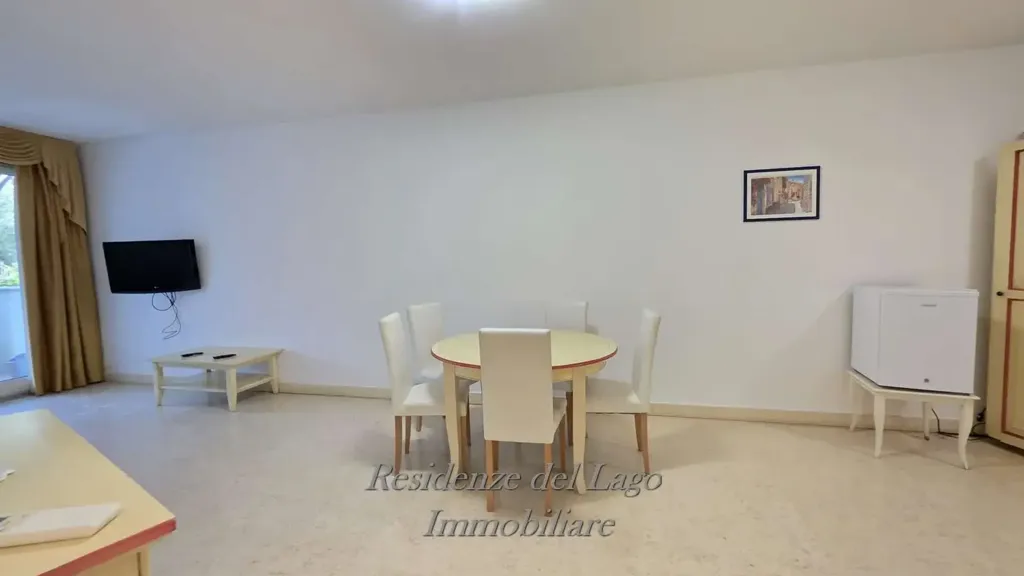 Söögituba - Triplex with Pool View in Sirmione