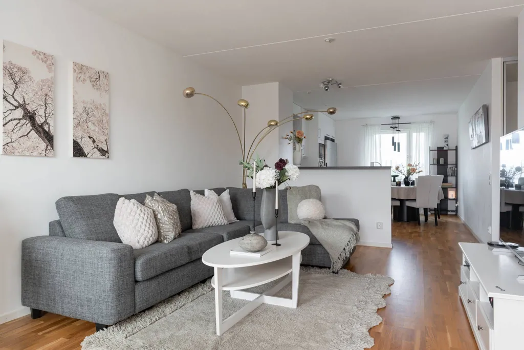 Elutuba - Modern Flat with Balcony on Södra Ringvägen
