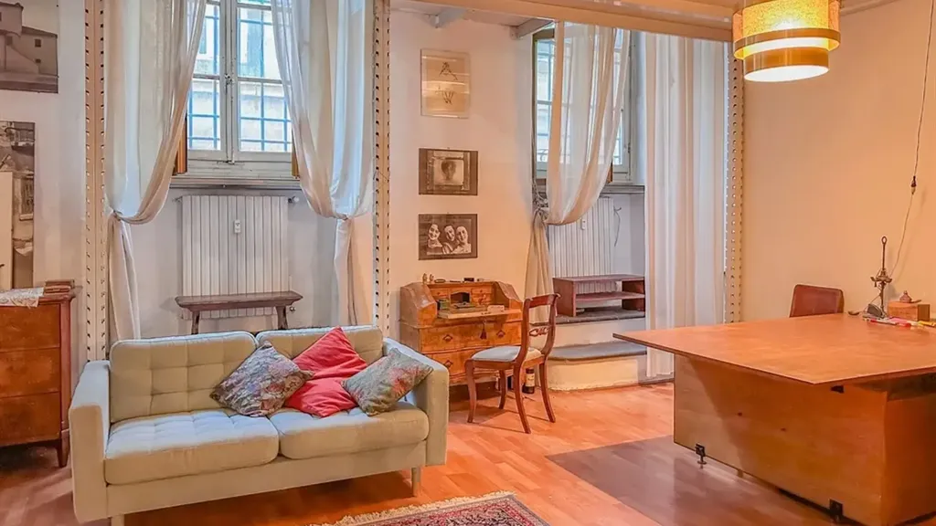 Bureau - Loft with High Ceilings in Florence