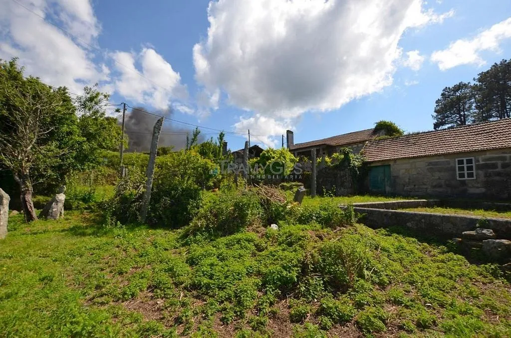 Aed - Stone Cottage for Renovation in Gondomar