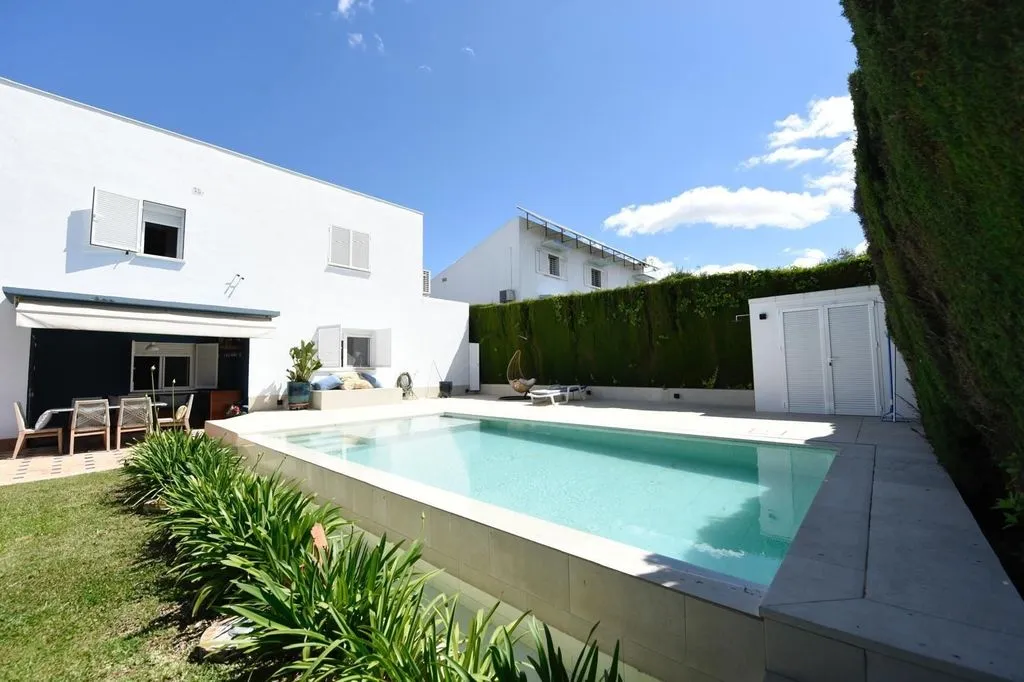 Piscine - Chalet with Infinity Pool in Espartinas