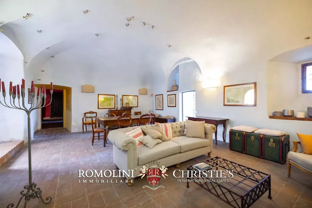 Elutuba - Historic Estate with Castle in Umbria