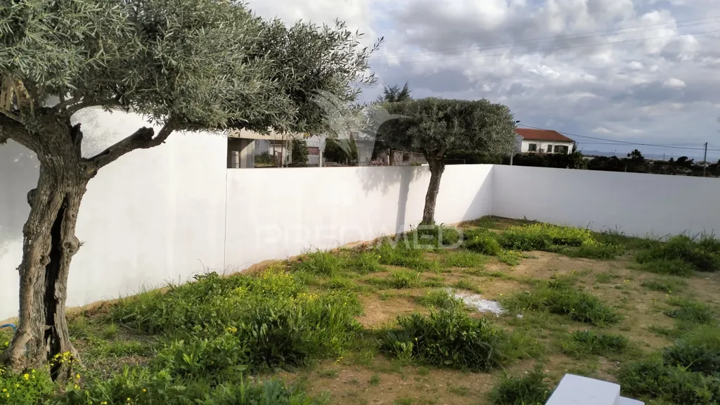 Jardin - Luxury Villa with Shared Pool in Entroncamento