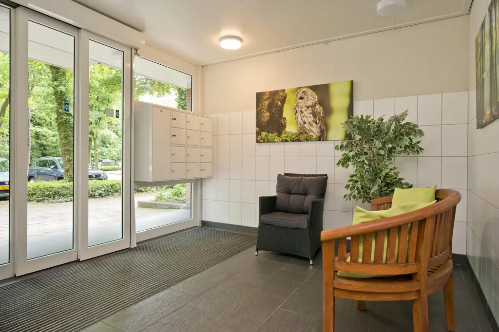 Esik - 4-Bedroom Apartment with Balcony in Doorwerth